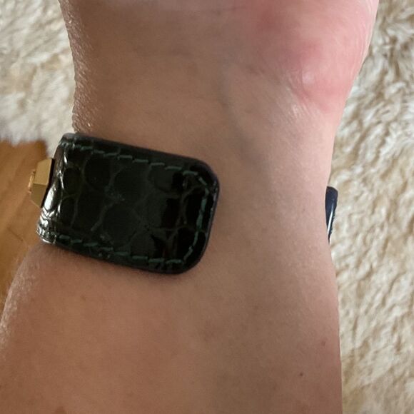 TORY BURCH LEATHER EMBOSSED GOLD MILLER LOGO BANGLE BRACELET NEW WITH BAG - Picture 3 of 13